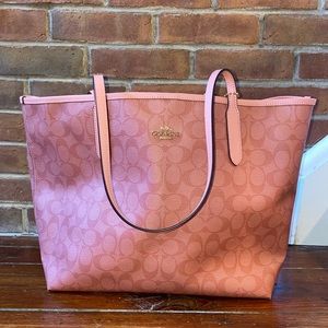 Coach WOMENS City Tote In Signature Canvas